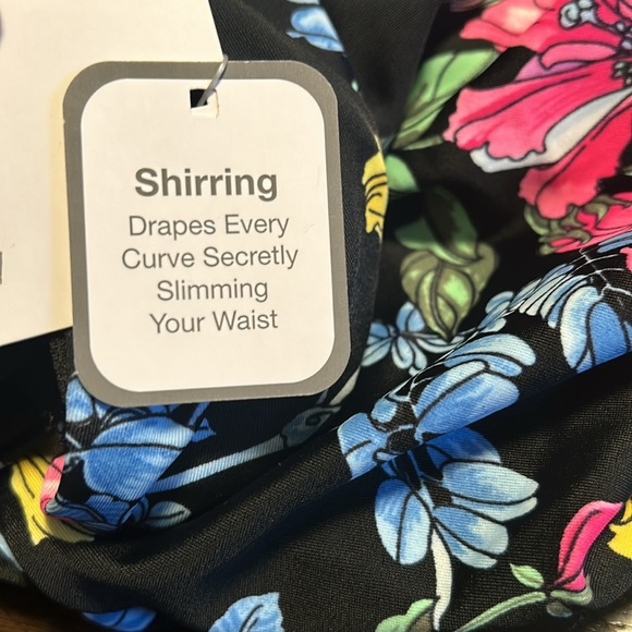 Floral 1pc Missy Swimsuit Size 4-6 - Picture 7 of 8